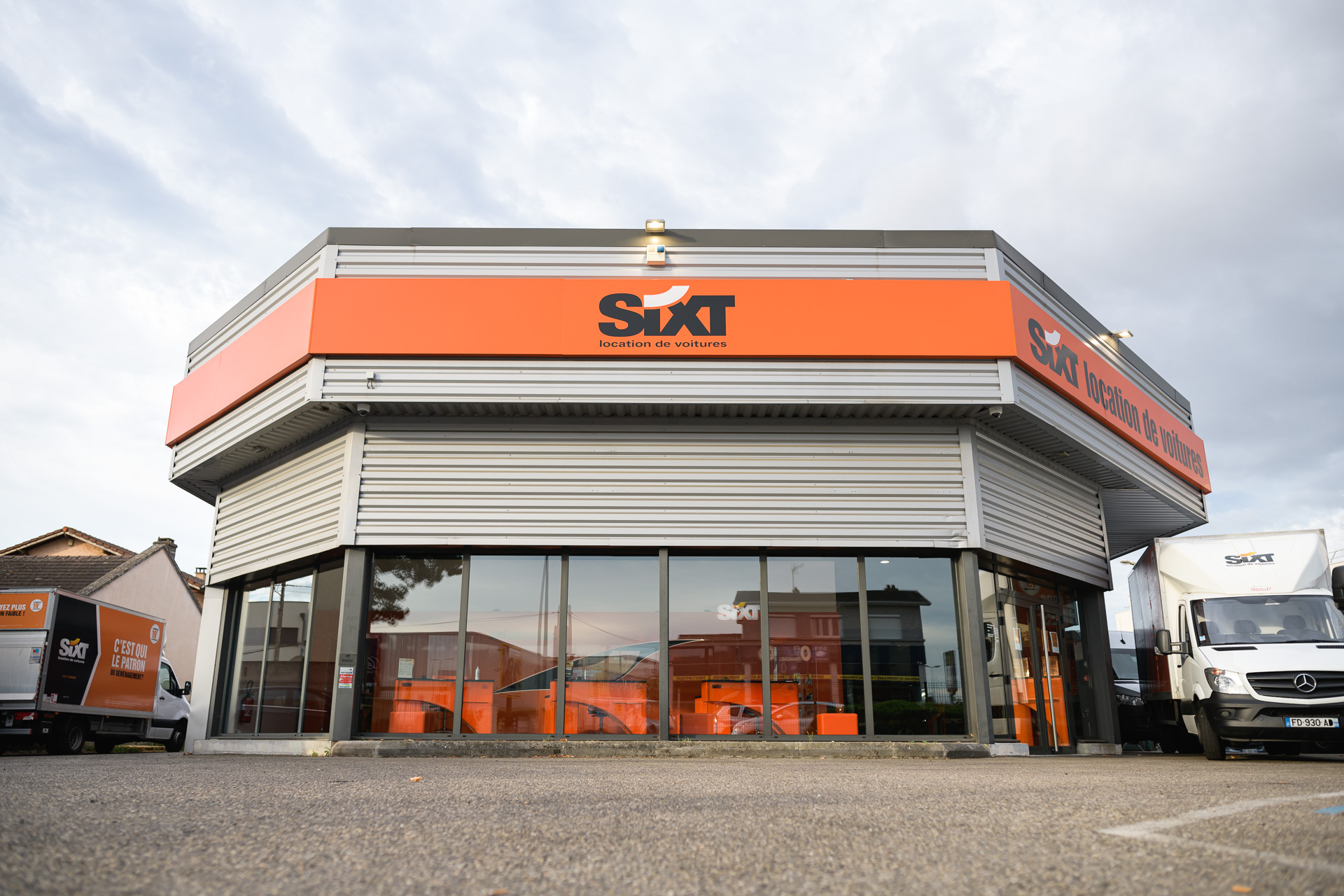 sixt bron construction magasin implantation fait par patriarca immobilier
